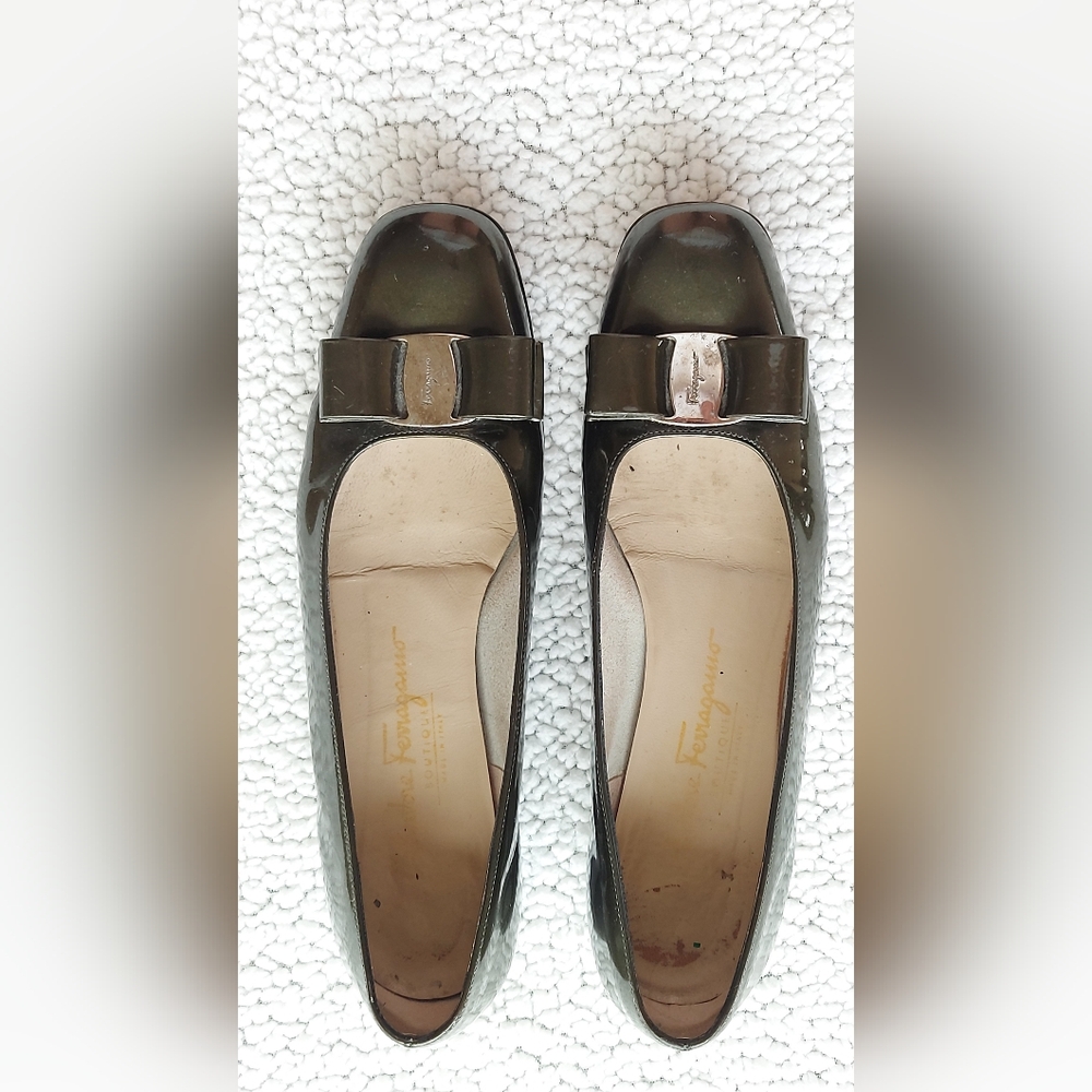 Salvatore Ferragamo Black Patent Vara Bow Pump - Women's Size 9